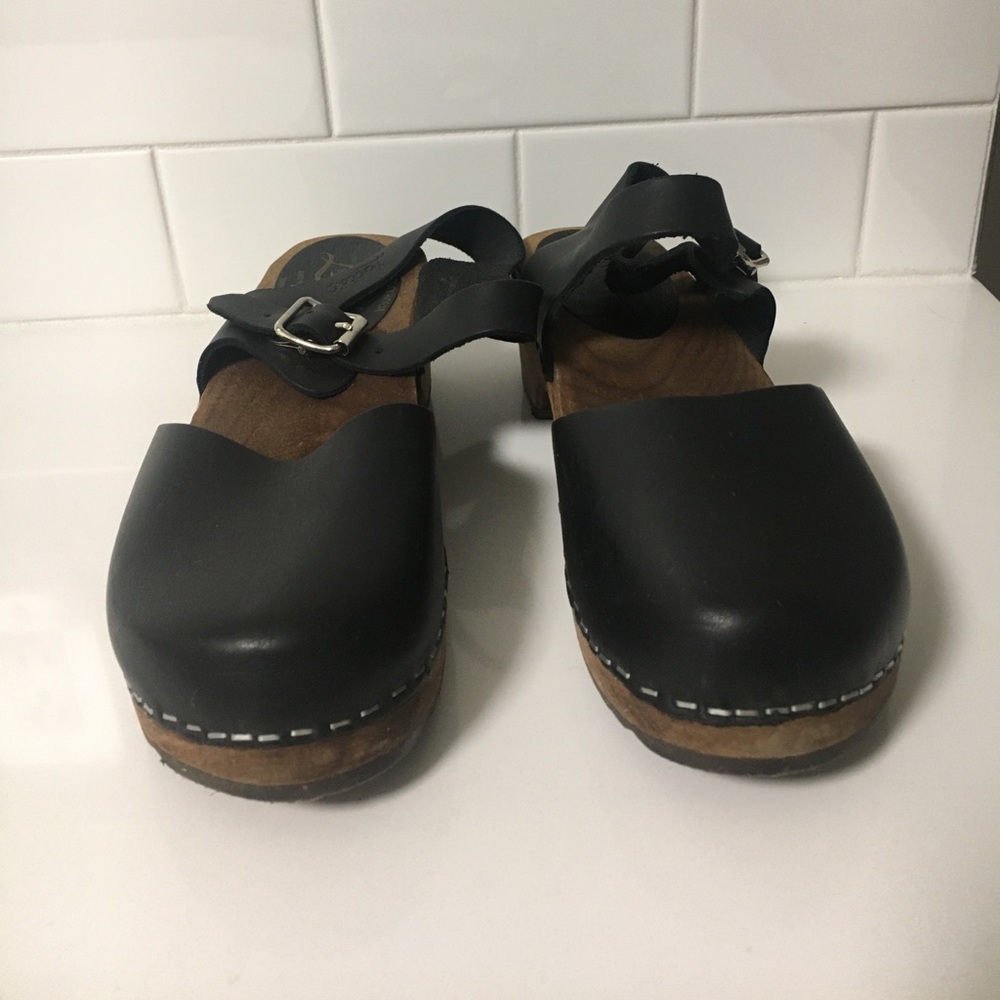 Lotta’s Black Clogs